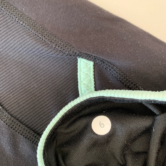 Lululemon Black and Teal Crop Leggings - Picture 5 of 5